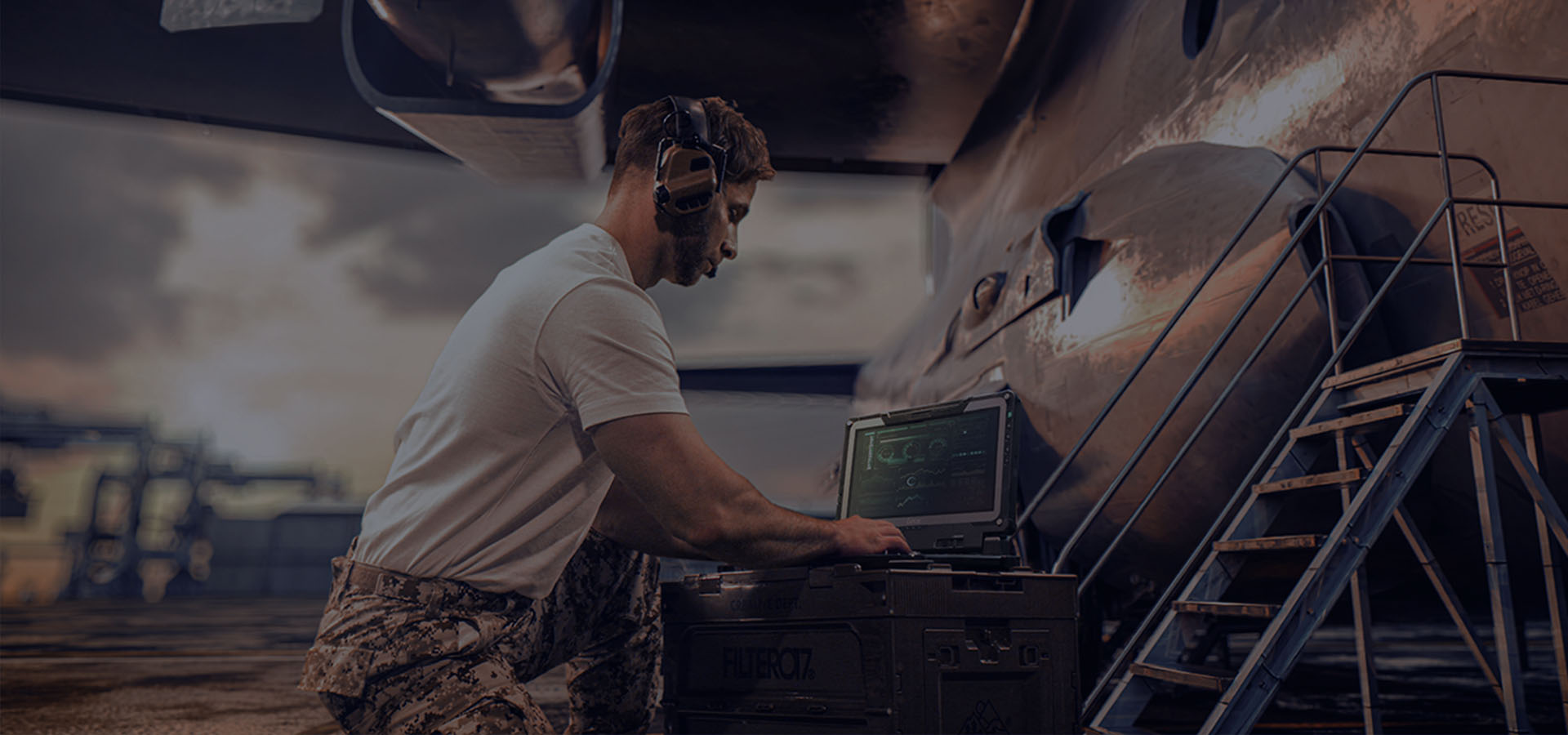 Ultra-Rugged-Customization_Key-Banner_Dark